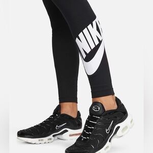 Nike Women's High-Waisted Graphic Leggings *NEW